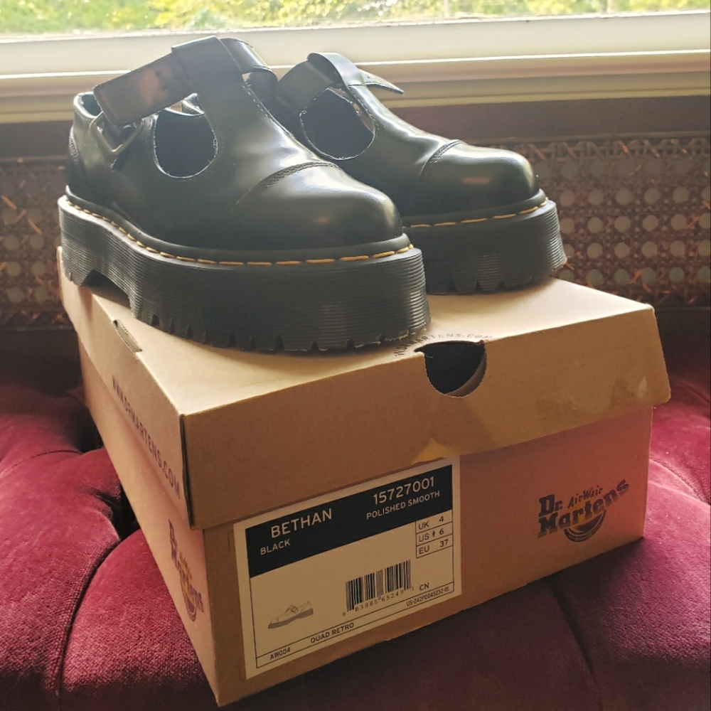 Mary Jane Platform Dr. Martens